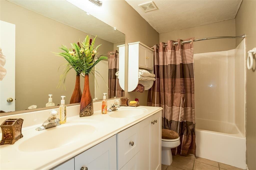Building Photo - 21910 Willow Downs Dr