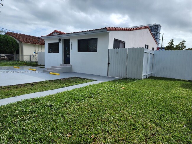 Building Photo - 2870 SW 26th St