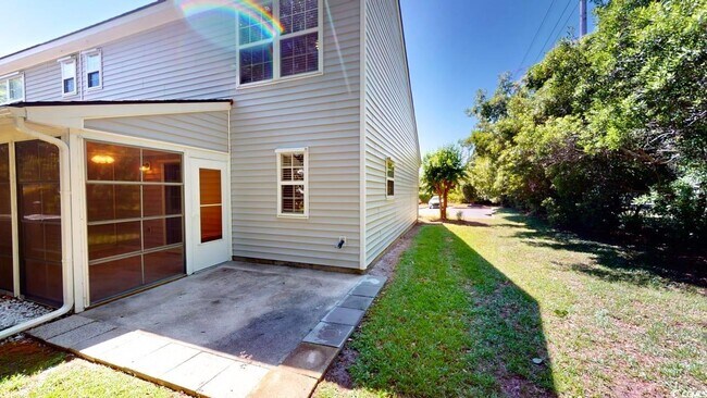 Building Photo - 1000 Pembroke Ct