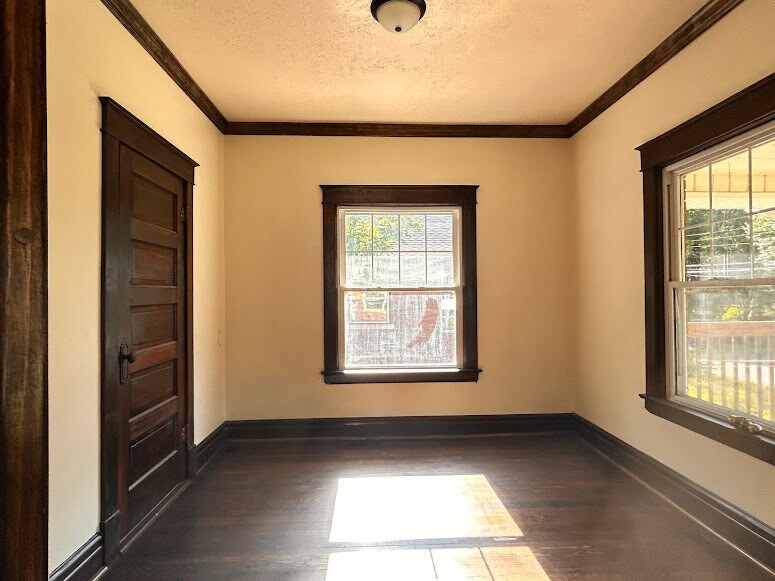 Building Photo - 520 E Kansas Ave