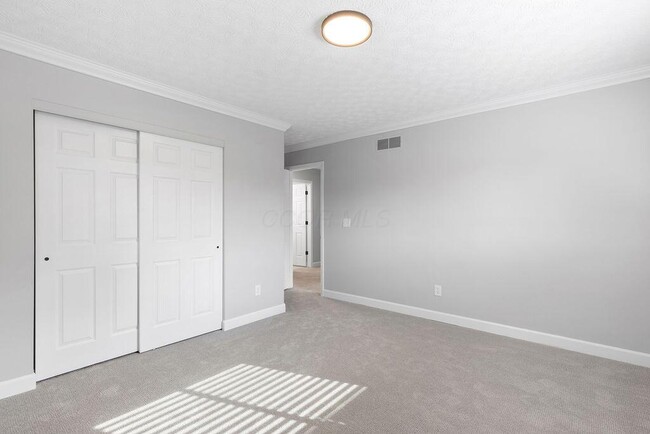 Building Photo - 554 Pointview Dr