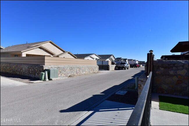 Building Photo - 2712 Sammy Cervantes St