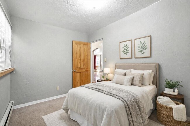 Building Photo - 1632 Columbia Dr SE