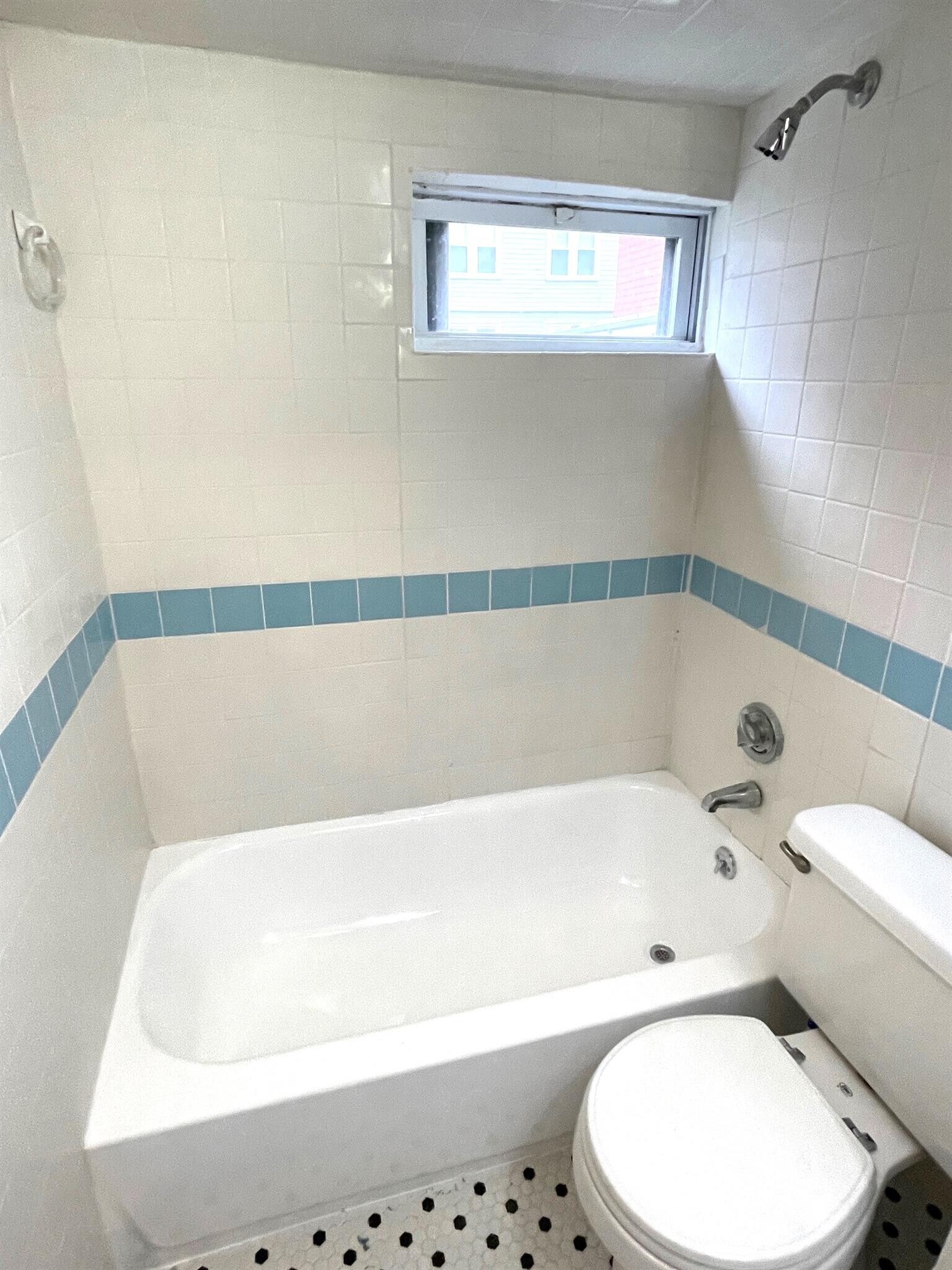 Building Photo - 26 Kenwood St