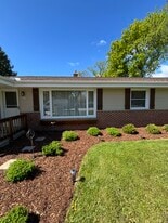 Building Photo - 409 Hill N Dale Cir