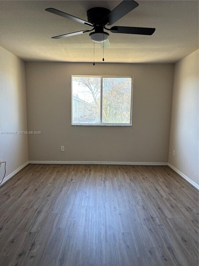 Building Photo - 5907 Abbey Rd