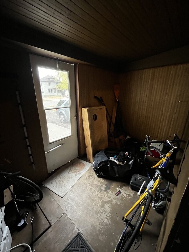 Building Photo - 3 Bed 1 Bath close to UWEC! Available July...