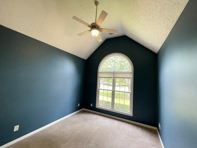Building Photo - Wynbrooke home with large backyard, 2 car ...