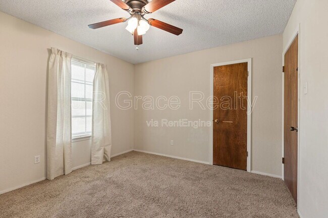 Building Photo - 429 Lindenwood Ln W