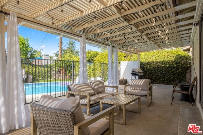 Building Photo - 6119 Goodland Ave