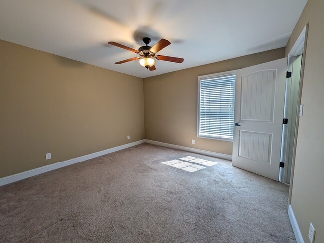 Building Photo - 102 Capstone Dr