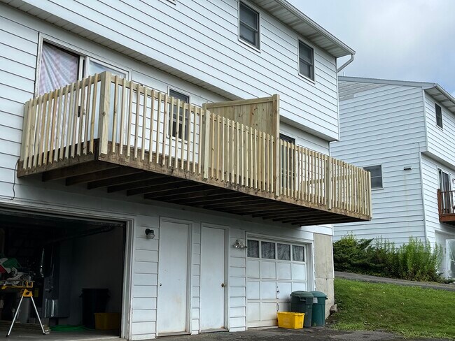 Building Photo - 834 Oak Hill Ave
