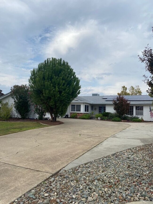 Primary Photo - Beautiful Home w/ Pool