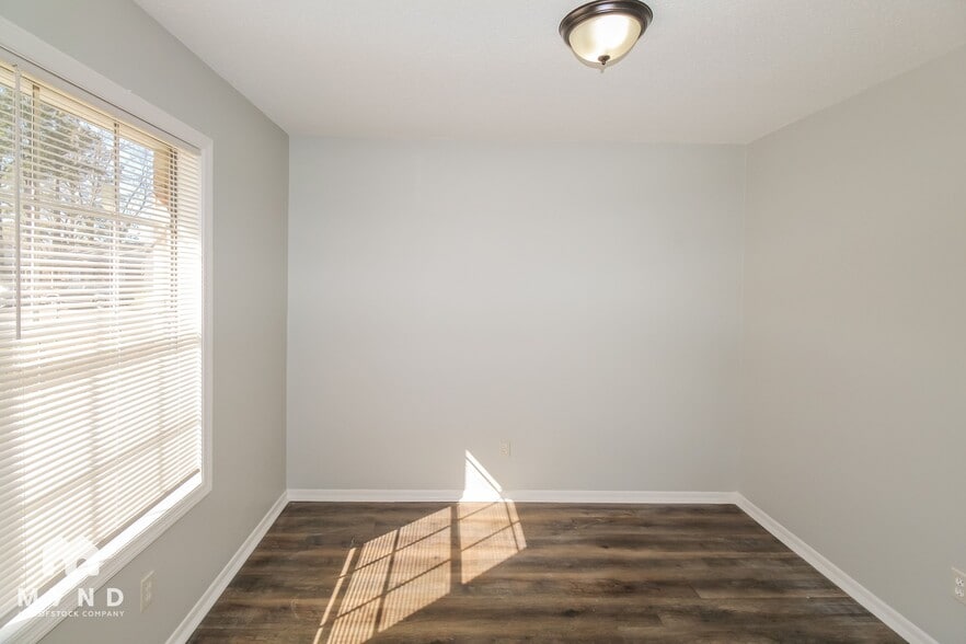 Building Photo - 6150 Devon Cir