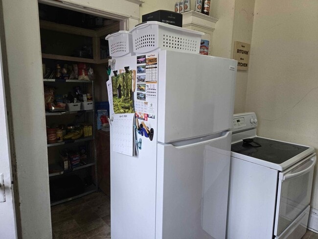 Building Photo - 1602 8th St E