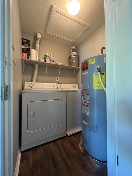 Building Photo - 8402 Muldoon Ct