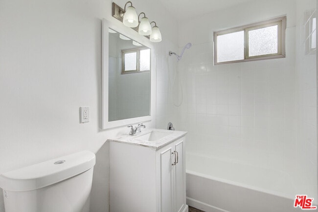 Building Photo - 2230 Redondo Blvd