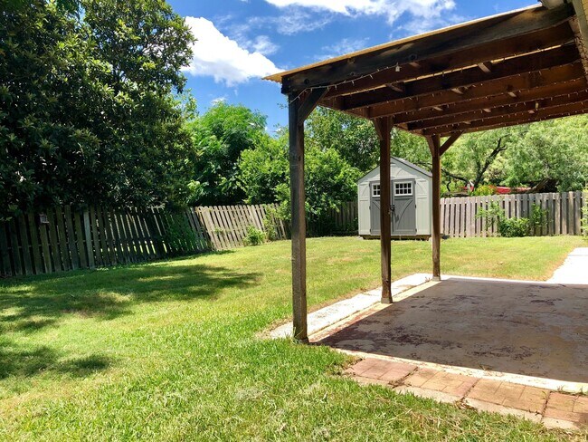 Building Photo - 6726 Country Field Dr