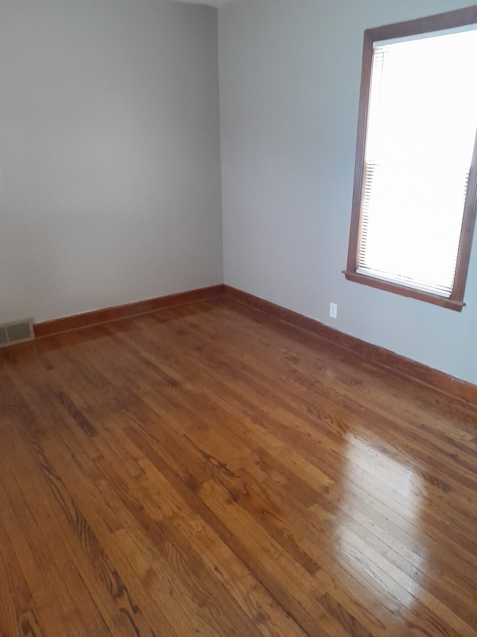 Building Photo - 934 Garfield St