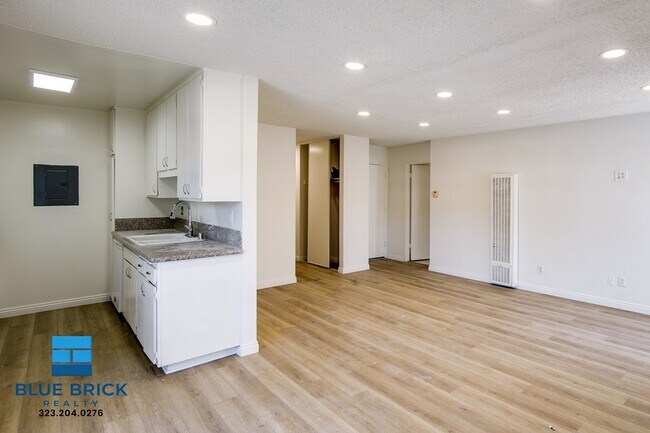 Building Photo - 5452 Corteen Pl