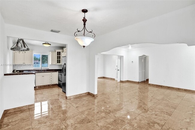 Building Photo - 5801 SW 20th St