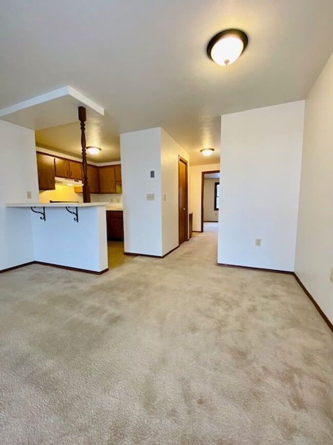 Building Photo - Cozy 1 Bedroom 1 Bath Lower Apartment W/Garage & Coin-Op Laundry!