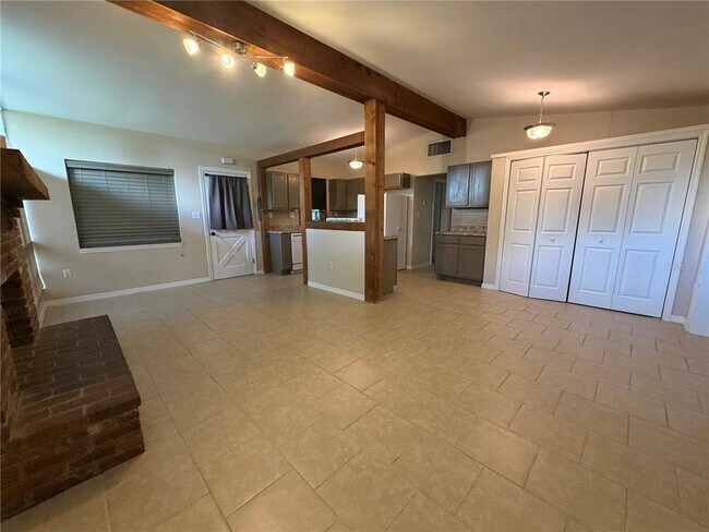 Building Photo - 904 Hill St