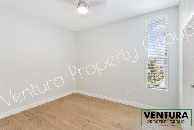 Building Photo - Spacious 2-Bedroom Condo with 2 Full Baths in Oxnards Channel Island