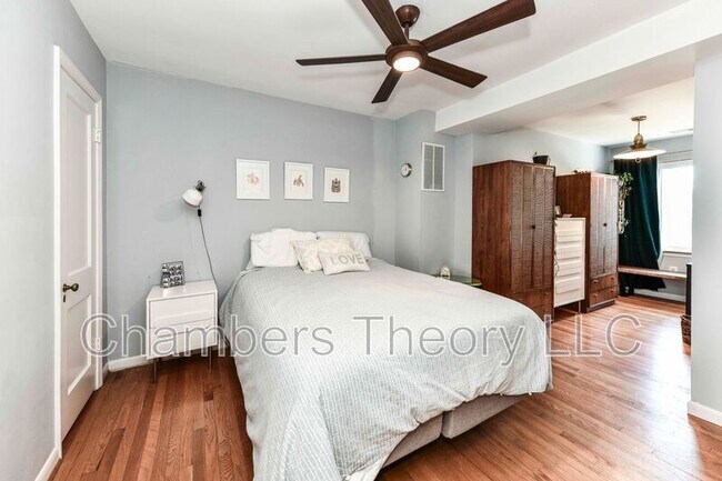 Building Photo - 509 E Luray Ave