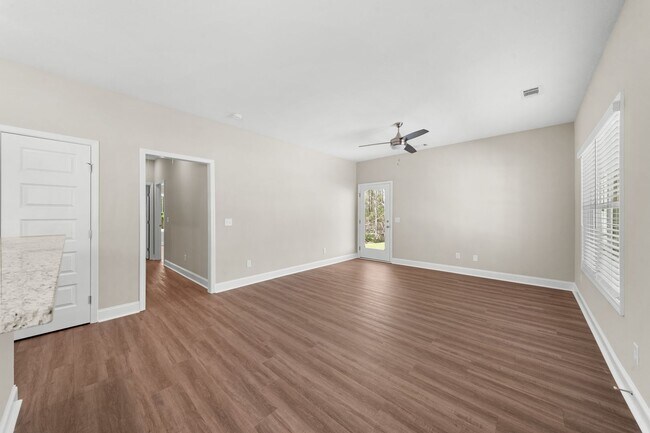 Building Photo - 135 Avalon Trce