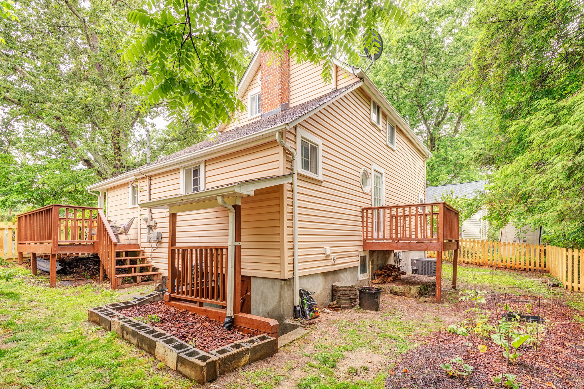 Building Photo - 52 Gracelyn Rd