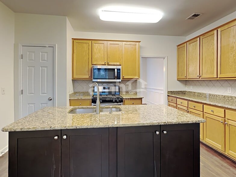 Building Photo - 17 Fairgreen Trace