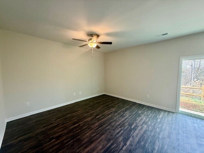 Building Photo - Two bedroom, 2.5 bath townhome in Ridge Creek, Whitsett
