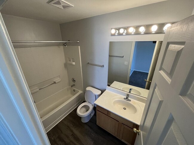 Building Photo - 3896 Baybrook Dr