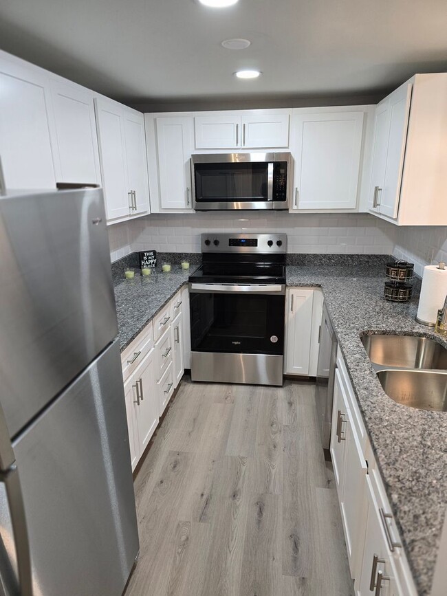 Building Photo - Beautifully renovated TWO-bedroom Condo on...