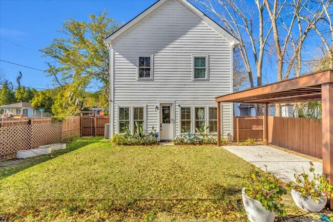 Building Photo - Downtown 4 bedroom home