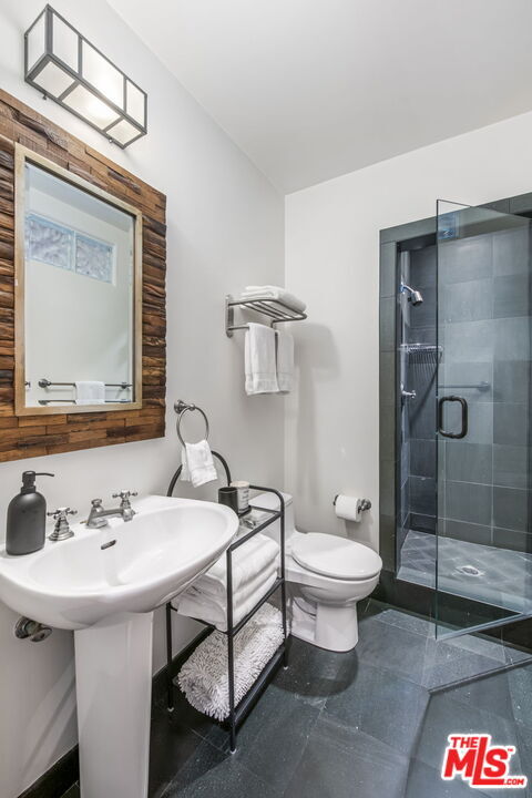 Building Photo - 27 Latimer Rd