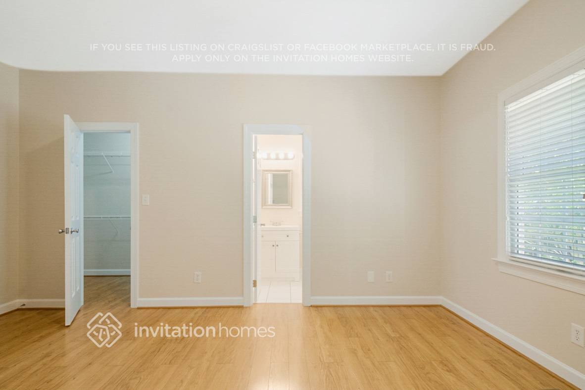 Building Photo - 405 Broadmoor Way