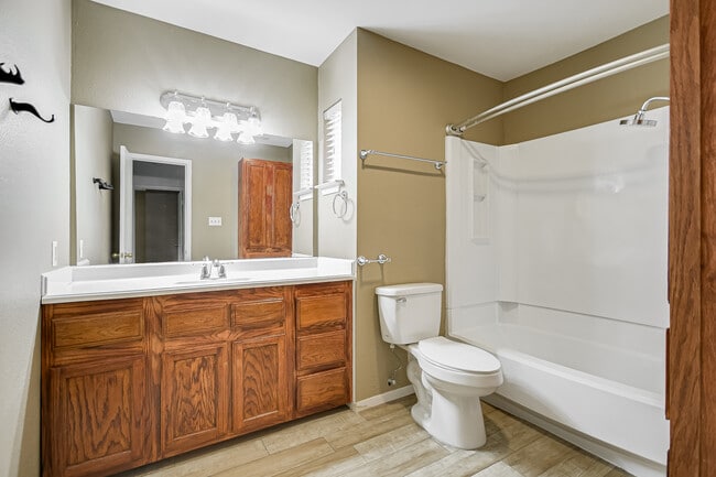 Building Photo - 1704 Waterloo Tr