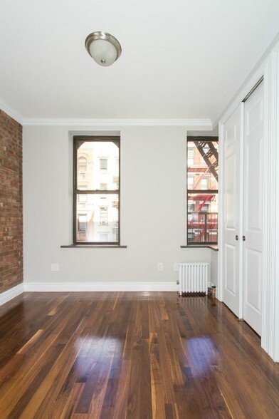 Building Photo - 209 E 25th St