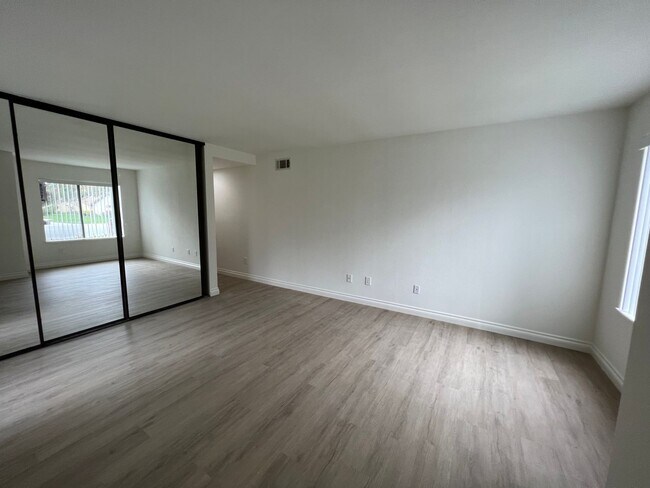 Building Photo - Updated 2 bed / 2 bath Home in Leisure Village