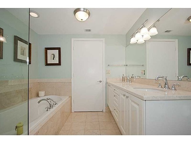 Building Photo - 3400 SW 27th Ave