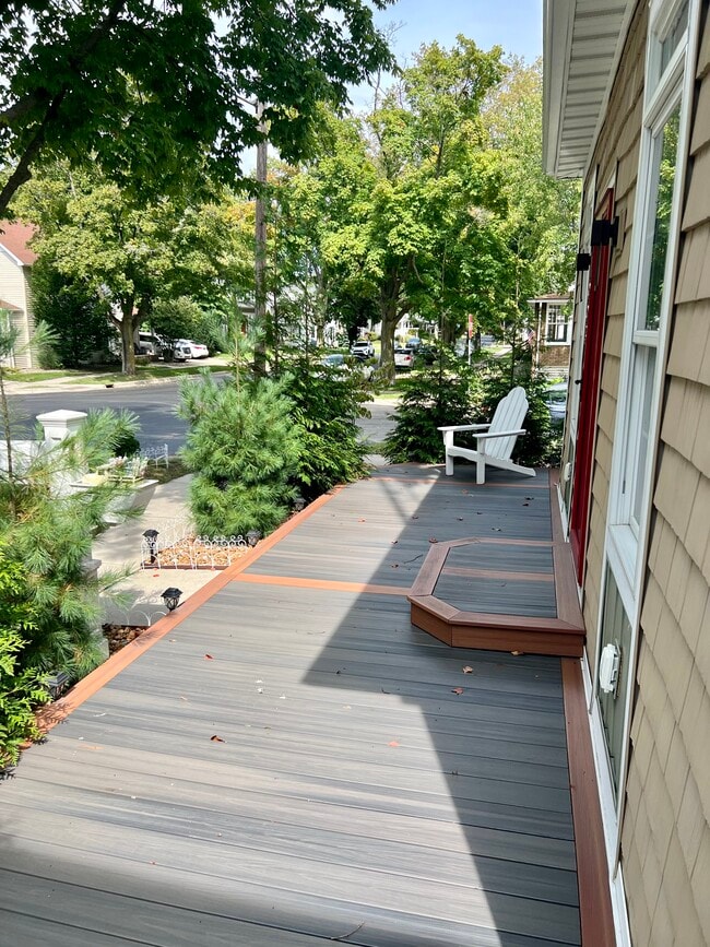 Building Photo - 1003 Court St