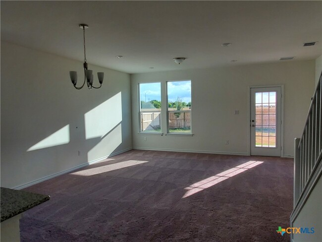Building Photo - 4001 Woodside Dr