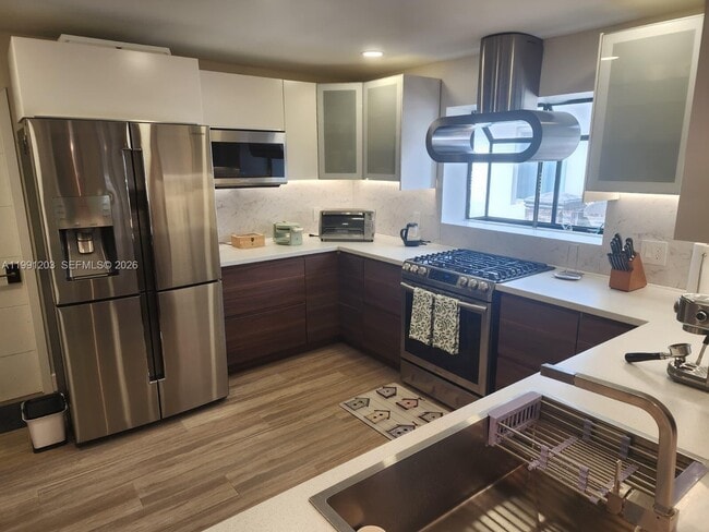 Building Photo - 831 Plover Ave