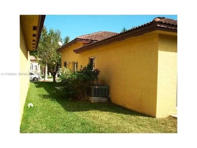 Building Photo - 2540 NE 41st Terrace