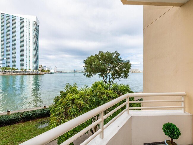 Building Photo - 888 Brickell Key Dr