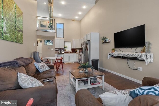 Building Photo - 1142 Crease St