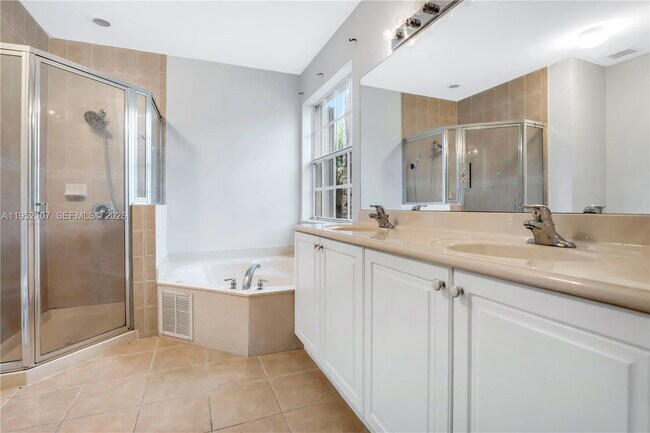 Building Photo - 2540 SW 85th Terrace