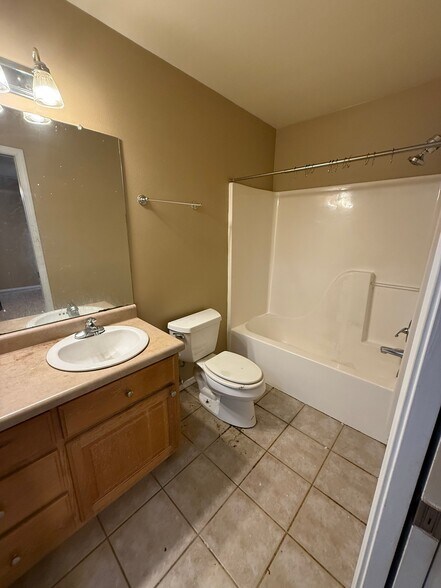Building Photo - 1205 N Nashville Pl